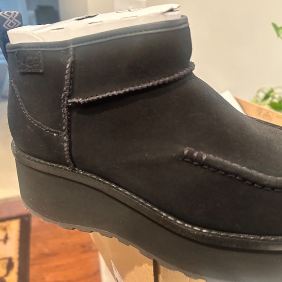 UGG boots - Picture 2 of 4